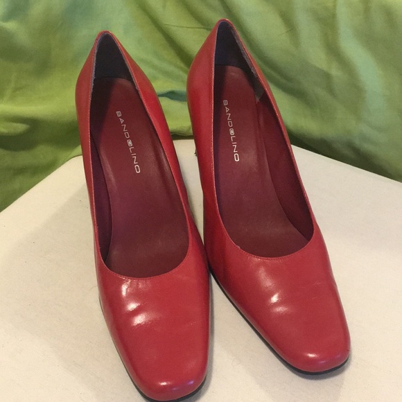 Red pumps - Picture 2 of 4